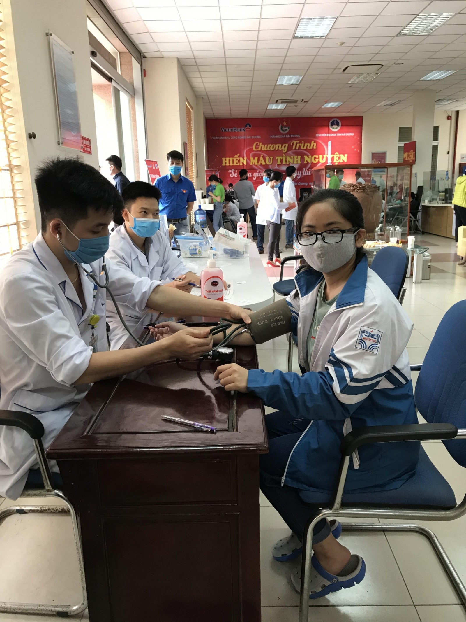 Học sinh Nguyễn Vũ Quỳnh Mai (12 Toán).